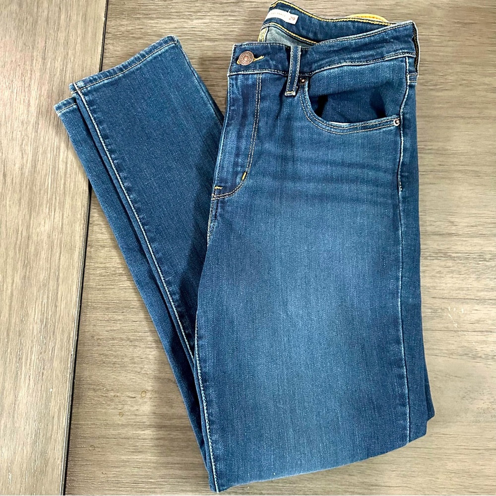 Levi’s Women’s 721. Size 29.
